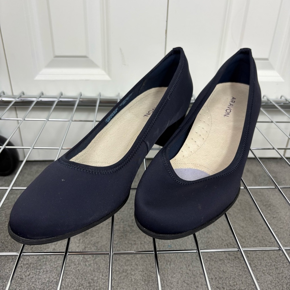 Aravon Women's Dark Blue Pumps